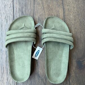 🆕 Green Slide Sandals, gender neutral